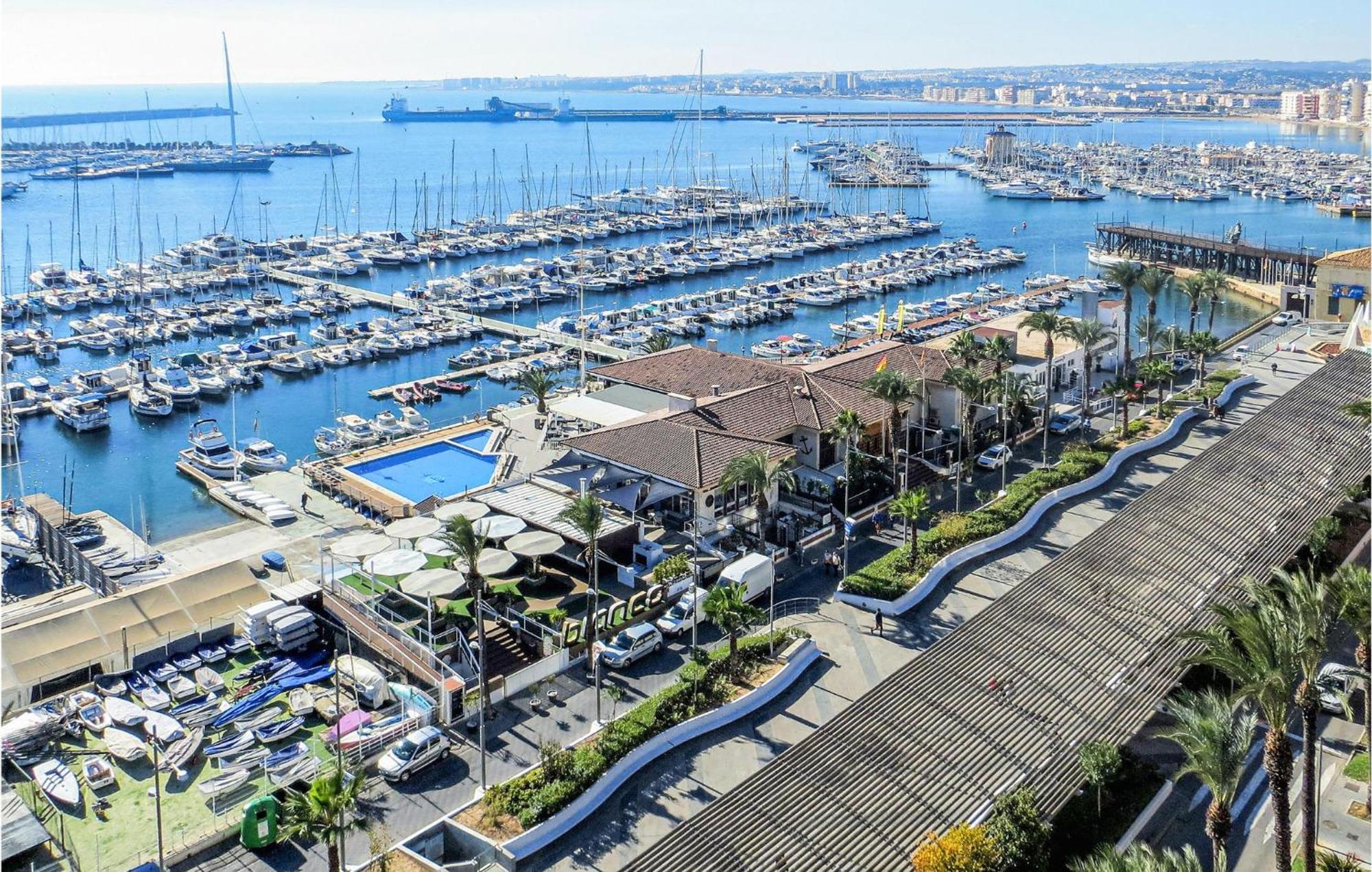 2 Bedroom Stunning Apartment In Torrevieja Exterior photo